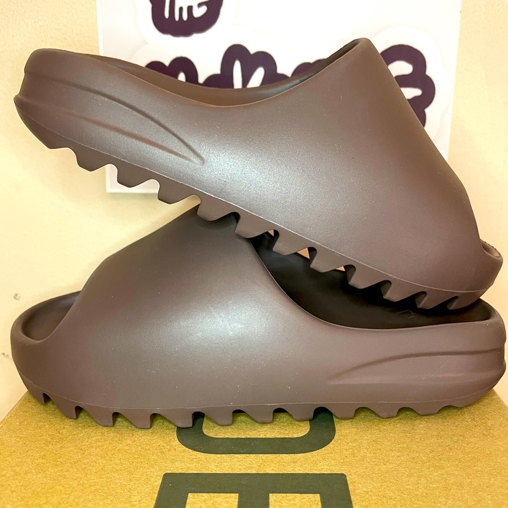 Yeezy Slide Soot Size 6